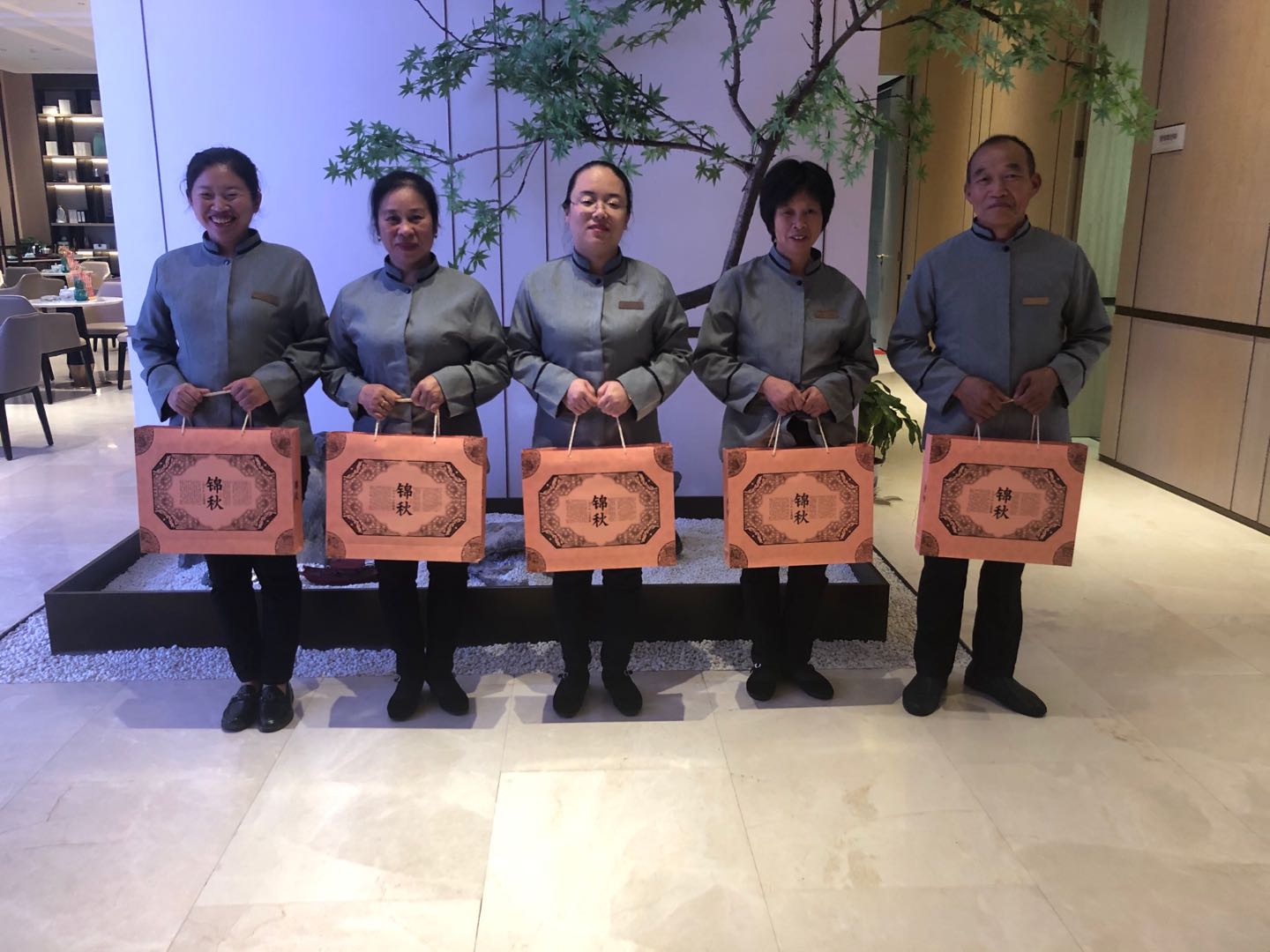 湖南怡美環(huán)境管理發(fā)展有限公司,湖南物業(yè)保潔服務(wù)，商場保潔,石材護理價格,市政環(huán)衛(wèi),駐場保潔