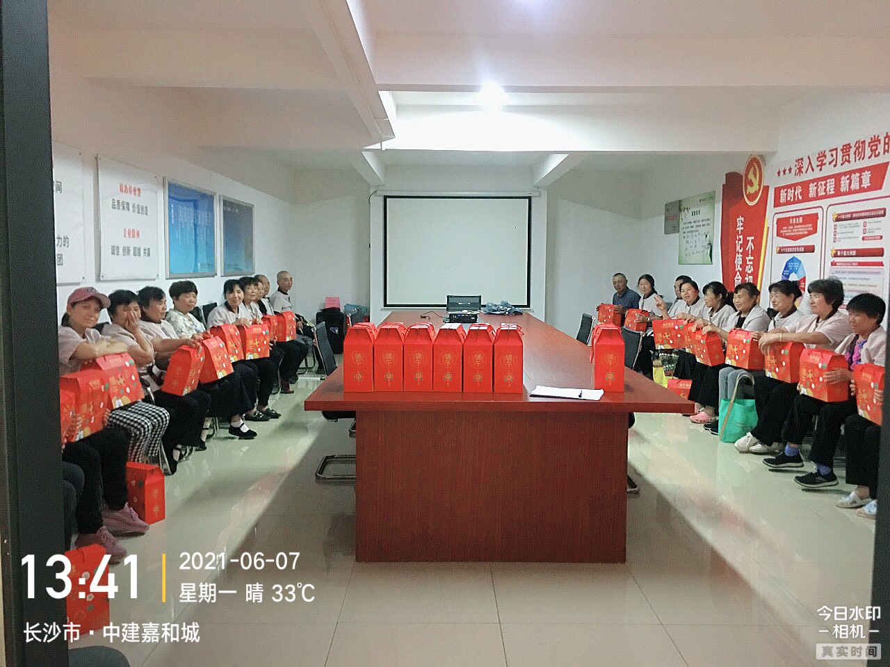 湖南怡美環(huán)境管理發(fā)展有限公司,湖南物業(yè)保潔服務(wù)，商場保潔,石材護(hù)理價(jià)格,市政環(huán)衛(wèi),駐場保潔