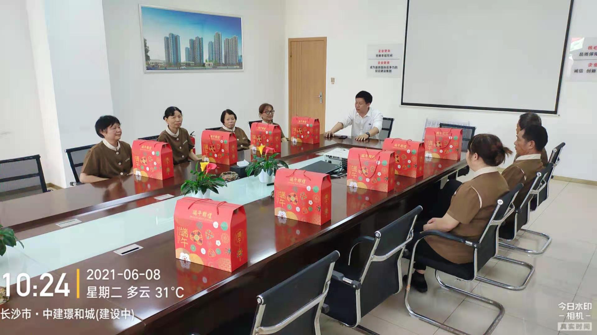 湖南怡美環(huán)境管理發(fā)展有限公司,湖南物業(yè)保潔服務(wù)，商場保潔,石材護(hù)理價(jià)格,市政環(huán)衛(wèi),駐場保潔